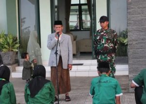 Tanamkan Semangat Nasionalisme Cinta Tanah Air, Yonif Mekanis 318 Kostrad Bekali Santri Darul Mustofa