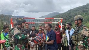Hilangkan Keresahan dan Rasa Takut Masyarakat, Prajurit Kostrad Selalu Humanis dan Militan