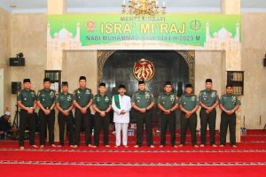 Pangdivif 2 Kostrad Mayor Jenderal TNI Syafrial, PSC., M.Tr.(Han) Hadiri Peringatan Isra’ Mi’raj Nabi Muhammad SAW 1444 H/2023 M di Divif 2 Kostrad