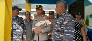 LANTAMAL III BANTU EVAKUASI MASYARAKAT TANJUNG PASIR YANG TERDAMPAK BANJIR