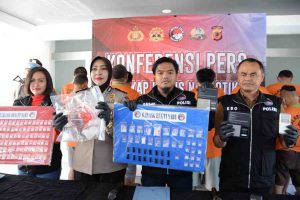 Ungkap Jaringan Peredaran Narkotika , Polres Bogor Amankan Ratusan Bungkus Narkotika Siap Edar, Total Barang Bukti Uang di Amankan 0,54 kg