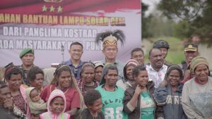 Kunjungi Satgas Yonif R 303/SSM Divif 1 Kostrad, Pangkostrad Berikan Penerangan kepada Masyarakat Kabupaten Puncak