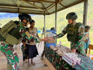 Bebas Stunting di Papua, Yonif R 321 Berikan Peningkatan Gizi Balita