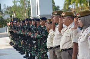 Danlanal Dumai Pimpin Upacara Bendera Merah Putih