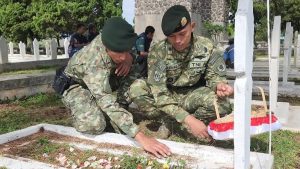 Jelang HUT Ke-62 Kostrad, Rombongan Yonif PR 330/TD dan Yonzipur 9/LLB Ziarah ke TMP Cikutra
