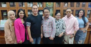 Bersama 2 Penyanyi Cantik, Ressa Herlambang dan Kiki kanoe ke Klinik Bedah Plastik Queen Lakukan Perawatan dan Operasi.