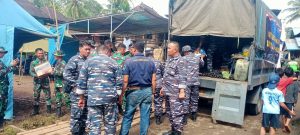 Satgas Bencana Lanal Palembang Salurkan Bantuan Kepada Masyarakat Terdampak Banjir Kabupaten Lahat