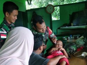 Cepat dan Tanggap Atasi Musibah, Prajurit Kostrad Selamatkan Korban Kecelakaan