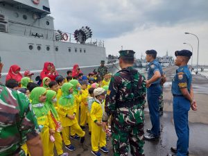 AKU CINTA TNI AL, BABINPOTMAR LANTAMAL III KENALKAN KRI SUTEDI SENOPUTRO 378 DAN KRI TEUKU UMAR 385 KEPADA GENERASI PENERUS BANGSA
