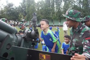 Mengenal Lebih Dekat Tentang TNI, Murid KB-TKIT Al-Fatah di Yonarmed 6 Kostrad