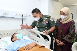 Kasad Beri Perhatian Kepada Warga Subang Penderita Kelumpuhan