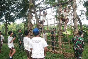 Mengenal Lebih Dekat dan Tumbuhkan Semangat Kejuangan, Siswa Siswi SMP Plus Bakti Utama Bina Mental di Markas Yonif MR 412 Kostrad