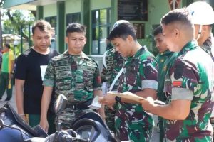 Cegah Pelanggaran Berlalu Lintas, Yonarmed 6 Kostrad Sidak Kelengkapan Surat-Surat Kendaraan Bermotor