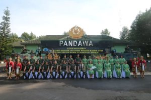 Jajar Kehormatan Untuk Komandan Brigade, Yonif MR 11 Kostrad Disambangi Danbrigif MR 6 Kostrad