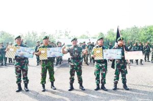Pemberian Penghargaan Kepada Pemenang Lomba Pemanfaatan Lahan Dalam Rangka HUT Ke-62 Kostrad