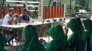 Prajurit dan Persit Yonarmed 6/3 Kostrad Ikuti Sosialisasi Menanam dari Dinas Lorong Wisata dan Penyuluh Dinas Pertanian Makassar