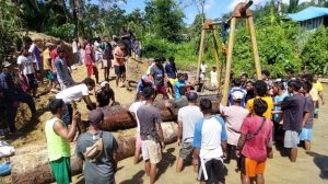 Respon Keluhan Masyarakat, Prajurit Ajusta Bangun Jembatan Darurat di Daerah Operasi