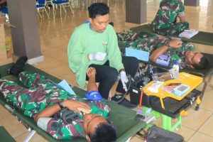 Prajurit dan Persit Yonif R 514 Laksanakan Donor Darah Sambut HUT Ke-77 Persit