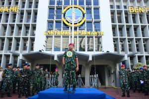 JAM KOMANDAN LANTAMAL III : PRAJURIT DAN PNS LANTAMAL III HARUS BIJAK BERMEDSOS DENGAN TINGGALKAN BERGAYA HIDUP HEDON DAN JAUHI POLITIK PRAKTIS