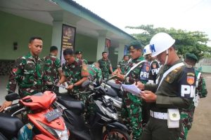 Disiplin Berkendara Hindari Pelanggaran Lalin, Yonif MR 412 Kostrad Periksa Kelengkapan Kendaraan