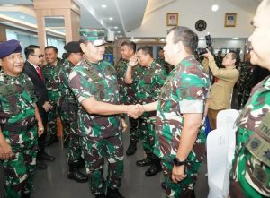 Pangdivif 2 Kostrad Hadiri Upacara Pemberangkatan Satgas Pamtas RI-PNG Yonif 527/BY dan Yonif 407/PK