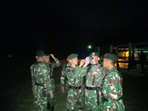 Alat Optik Teropong Malam Dukung Penugasan, Prajurit Yonif R 323 Kostrad Latihan Aloptik