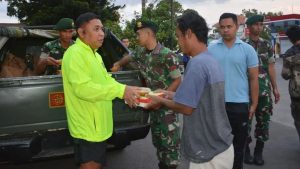 Bulan Suci Penuh Berkah, Pangdivif 1 Kostrad Berbagi Takjil dan Makanan Jelang Buka Puasa