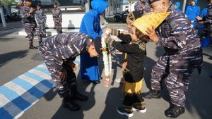Tradisi Penyambutan Peusijeuk Komandan Lanal Lhokseumawe
