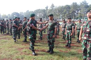 124 Prajurit Yonif PR 330 Kostrad Laksanakan Tradisi Satuan, Danyonif PR 330 Kostrad Terima Warga Baru.