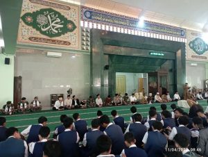 Peringatan Nuzulul Qur’an di Masjid Agung Al-Arraf, Prajurit dan Keluarga Besar Yonif M 318 Kostrad