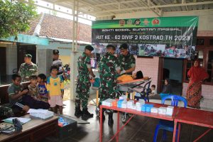 Sunat Massal dan Berobat Gratis, Yonif PR 503 Kostrad Gelar Baksos di Mojokerto