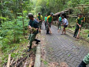 Bangun Kebersamaan di Sungai, Prajurit Yonbekang 2 Kostrad Karya Bakti Bersama Masyarakat