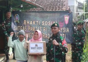 Latìhan Persiapan Tugas dan Beramal, Yonarmed 10 Kostrad Bagikan Sembako Gratis