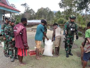 Tebar Keresahan Oleh KST, Satgas Yonif PR 305 Kostrad Jaga Keamanan Warga Intan Jaya