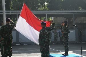 Komandan Lanal Bandung Pimpin Upacara Bendera Tujuh Belasan
