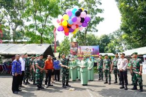 Bazar di Kampung Tentara,Divif 2 Kostrad Gelar Bazar Untuk Warga