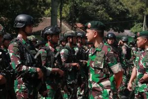 Siap Jaga Kedaulatan NKRI, Danbrigif PR 17 Kostrad Periksa Kesiapan Satgas Yonif PR 330 Kostrad