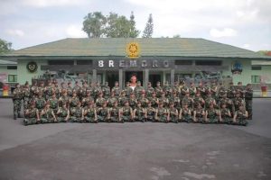 Bremoro Bekali Ilmu Untuk Calon Pemimpin, OJT Taruna Akmil di Yonif MR 413 Kostrad