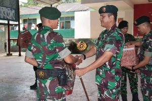 Danyonif Para Raider 431/SSP Berikan Bingkisan Hari Raya Idul Fitri