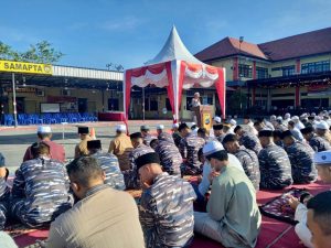 Semarak Ramadhan, Komandan Lanal Banjarmasin Sholat Idul Fitri Bersama Masyarakat