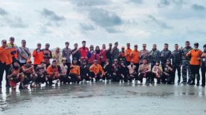 TNI AL Lanal Bengkulu Ikuti Latsar Gabungan Di Pantai Zakat Kota Bengkulu