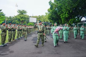 Mayjen TNI Mayjen TNI Syafrial Pangku Jabatan Sebagai Kaskostrad, Prajurit dan PNS Makostrad Sambut Kedatangan Kaskostrad