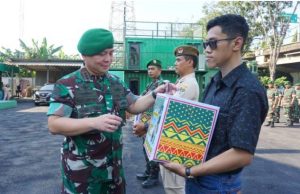 Jelang Lebaran 2023, Dandim 0502/JU Bagikan Paket Sembako Kepada Anggota