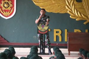 Pangdivif 1 Kostrad Laksanakan Kunker ke Yonif PR 330 K, Hadiri Vicon Pengarahan Panglima TNI dan Tinjau Kesiapan Satgas