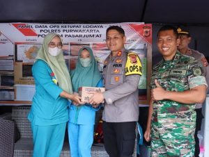 Sinergitas TNI-POLRI Operasi Ketupat 2023, Danyon Armed 9 Kostrad Bersama Kapolres Purwakarta