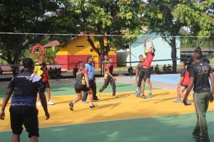 Tingkatkan Solidaritas TNI-POLRI Timika, Brigif Raider 20/IJK/3 Kostrad Iikuti Acara Halal Bihalal dan Olahraga Bersama