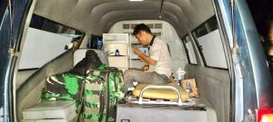 Tangis Bahagia Keluarga Korban, Tim SAR Lanal Simeulue Berhasil Mengantar Kembali Orang Hilang Di Laut Ketengah Keluarga