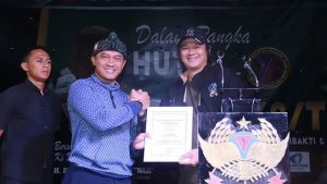 Lestarikan Budaya Tradisional, Pagelaran Wayang Golek Meriahkan HUT Ke-71 Yonif PR 330 Kostrad
