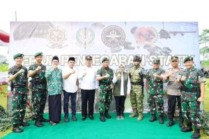 Hadir di Penerjunan Pasukan Langit, Pangdivif 2 Kostrad Tinjau Latjungar Yonif PR 501 Kostrad