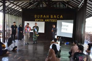 KOMANDAN LANTAMAL III JAKARTA MENDAMPINGI ASPOTMAR KASAL MENINJAU GLADI PERESMIAN KBN TA 2022 DI P. UNTUNG JAWA